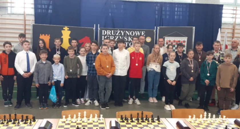 Uczniowie z Konarzyc i Drozdowa wygrali powiatowe igrzyska dzieci i młodzieży w szachach [FOTO]