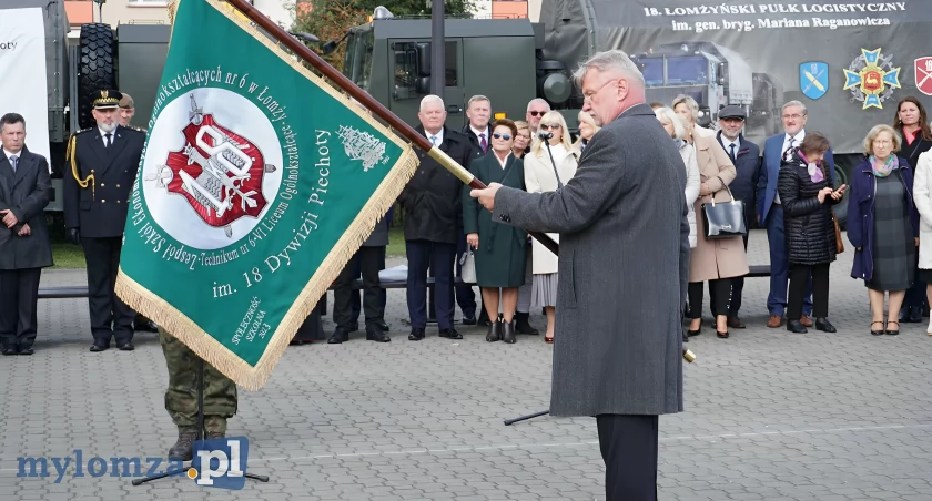 Łomża. „Ekonomik” z patronem i nowym sztandarem [VIDEO i FOTO]