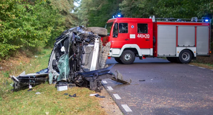 Groźny wypadek na lokalnej drodze