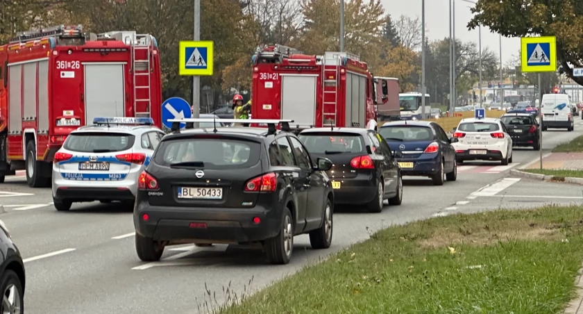 Dwoje dzieci w szpitalu po zderzeniu aut na ul. Sikorskiego [FOTO]