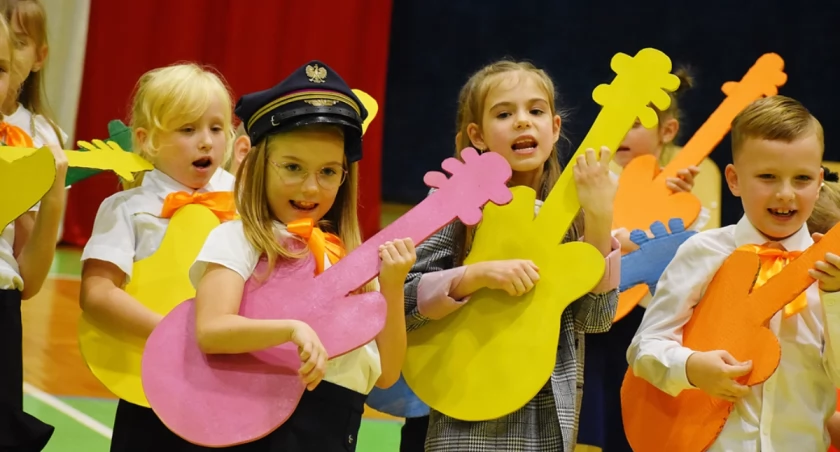 Ślubowanie klas pierwszych w Szkole Podstawowej nr 10 w Łomży [FOTO]