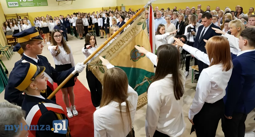 Pierwszoklasiści z WETY po ślubowaniu [FOTO]