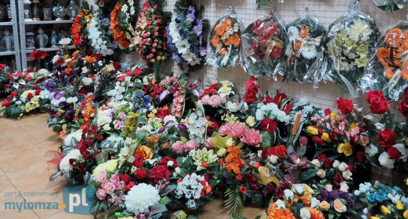 Łomżyńscy przedsiębiorcy zdradzają, ile w tym roku trzeba średnio zapłacić za kwiaty i znicze [FOTO]