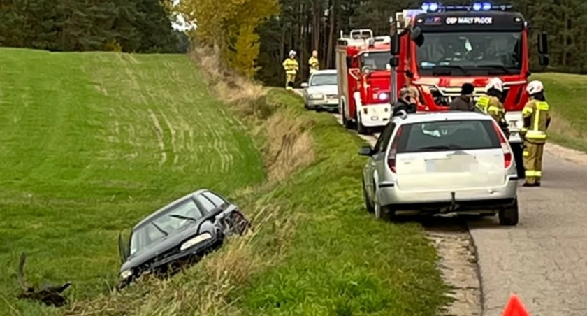 Zderzenie dwóch samochodów na drodze powiatowej