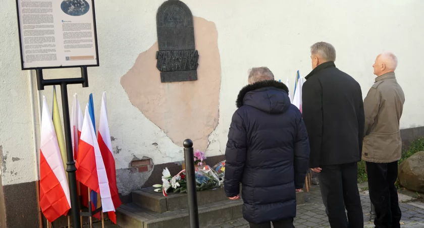 “Nie było tu ulicy, przy której nie stałby jakiś kramik żydowski”. Rocznica likwidacji łomżyńskiego getta [FOTO]