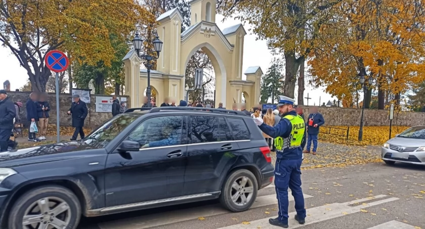 Policyjne statystyki na Wszystkich Świętych. W tym roku odnotowano jeden wypadek śmiertelny