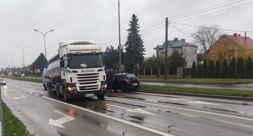 Wypadek na Szosie Zambrowskiej. Jedna osoba trafiła do szpitala