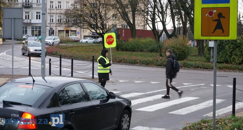 Miasto zwiększa ochronę dzieci na ulicach: Zatrudniono trzynastu przeprowadzaczy [VIDEO]