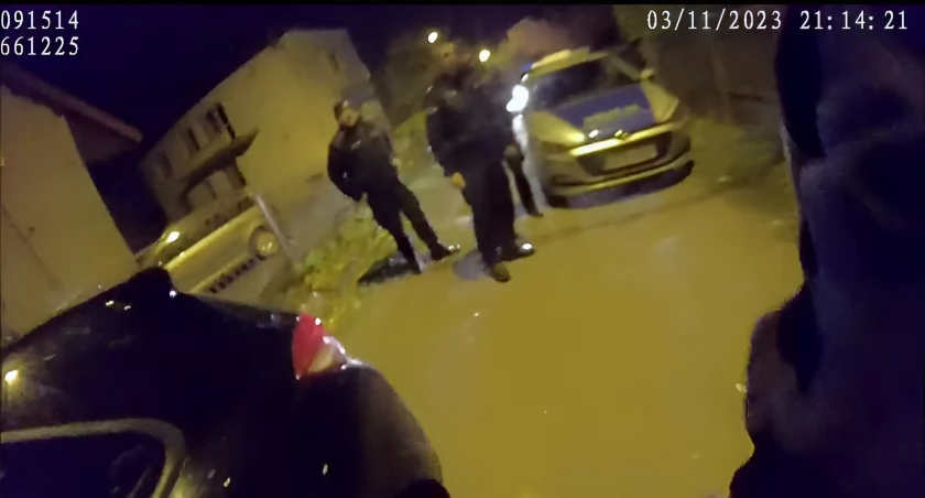 Bez butów, wyczerpany i wyziębiony. Policja uratowała 68-latka [VIDEO]