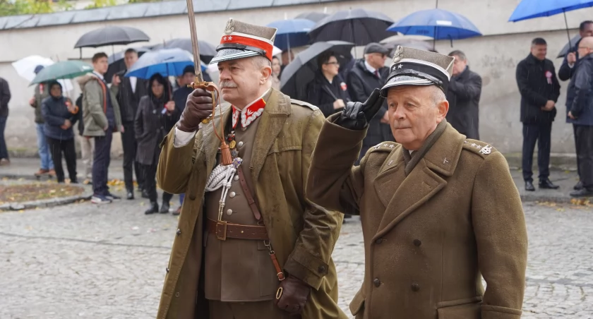 Leon Kaliwoda żyje w pamięci łomżan. Kwiaty pod pomnikiem naszego bohatera [VIDEO i FOTO]