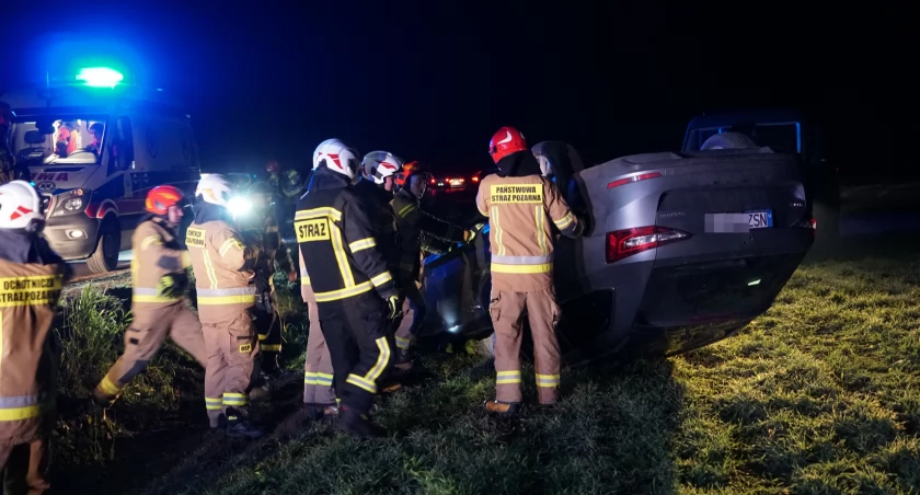 Dachowanie na łuku drogi [FOTO]
