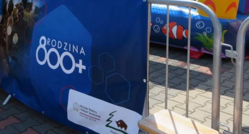 ZUS: Fake news o wyrównaniu świadczenia 500+ do kwoty 800 zł