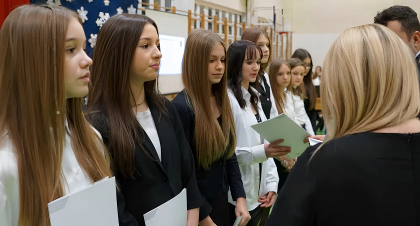 Prezydent Łomży przyznał stypendia wyróżniającym się uczniom [FOTO, LISTA]