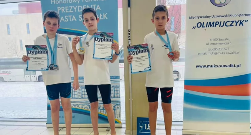 Łomżyńscy pływacy z workiem medali Mistrzostw Województwa 
