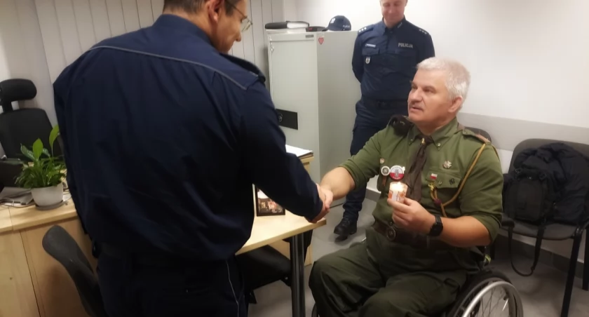 Harcerze z wizytą w łomżyńskiej Komendzie Policji