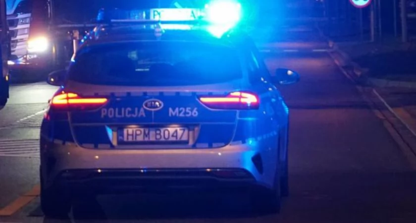 Potrącenie mężczyzny w Łomży. Poszukiwany kierowca qashqaia 