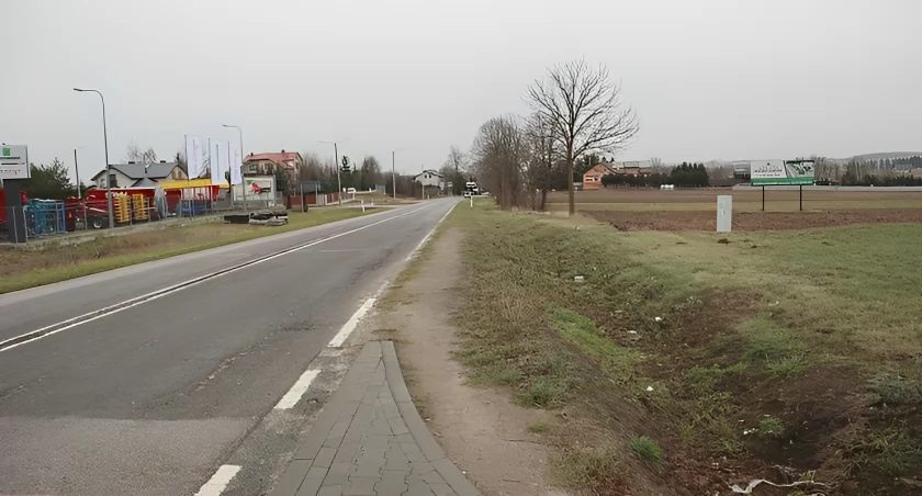 Konarzyce. Nowy chodnik do sklepu Dino