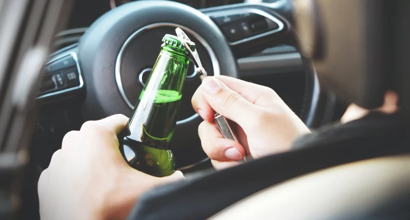 Pijany i bez uprawnień. Kierowca audi wydmuchał blisko 2,4 promila 