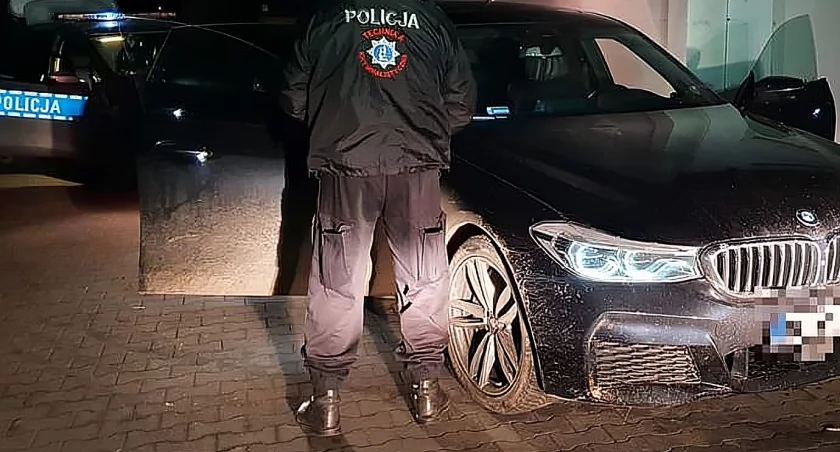 Środek nocy, centrum Łomży. Policja odzyskała skradzione BMW