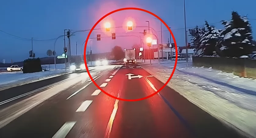 Chojny Młode: Czerwone światło tutaj jest ignorowane! [VIDEOREJESTRATOR]