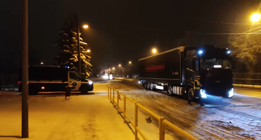 Kierowca tira ukarany czterema mandatami na ponad 2 tys. zł [FOTO]