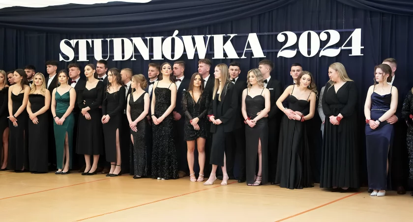 Elegancja i tradycja: Studniówka Ekonomika 2024 [VIDEO i FOTO]