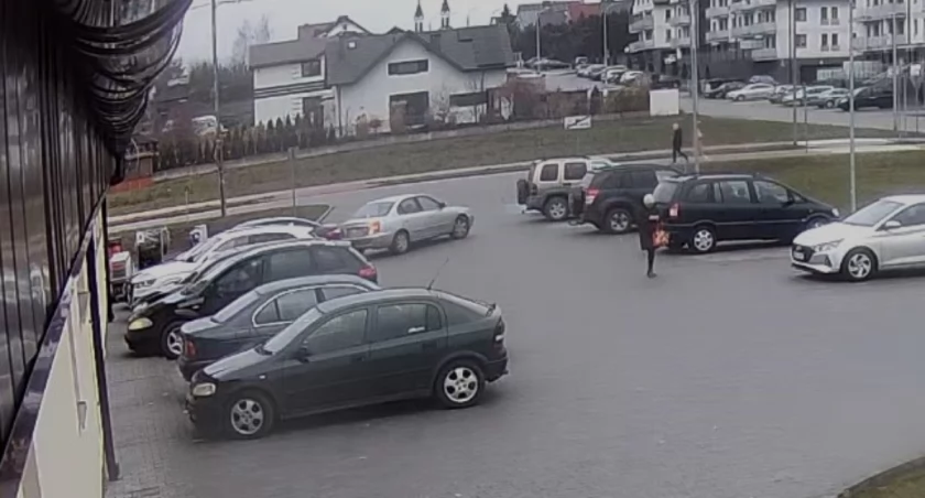 Uderzyła w auto i odjechała z miejsca zdarzenia