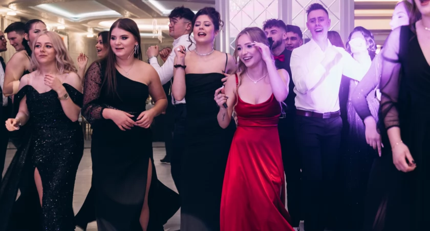 Studniówka III LO w Łomży: Noc pełna zabawy w Kryształowym Dworze [VIDEO i FOTO]