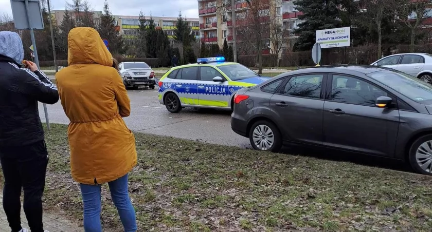 Zagrożenie przy szpitalu: Kolejna kolizja na alei Piłsudskiego w Łomży [FOTO]