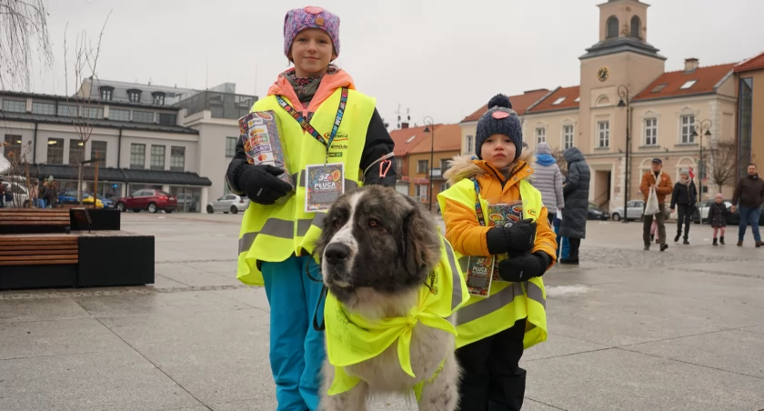 Ponad 100 wolontariuszy i pies Kluska na 32 finale WOŚP w Łomży [FOTO i LIVE]