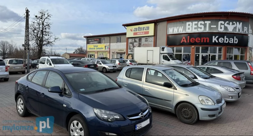 Seria przebitych opon na łomżyńskim parkingu