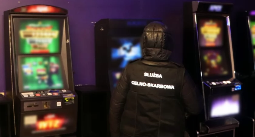 Łomża: Nielegalny salon gier hazardowych zlikwidowany przez KAS 