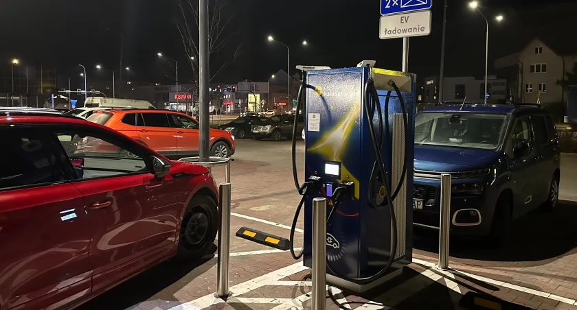Bezpłatna ładowarka do aut elektrycznych przy Lidlu w Łomży - kiedy ruszy?