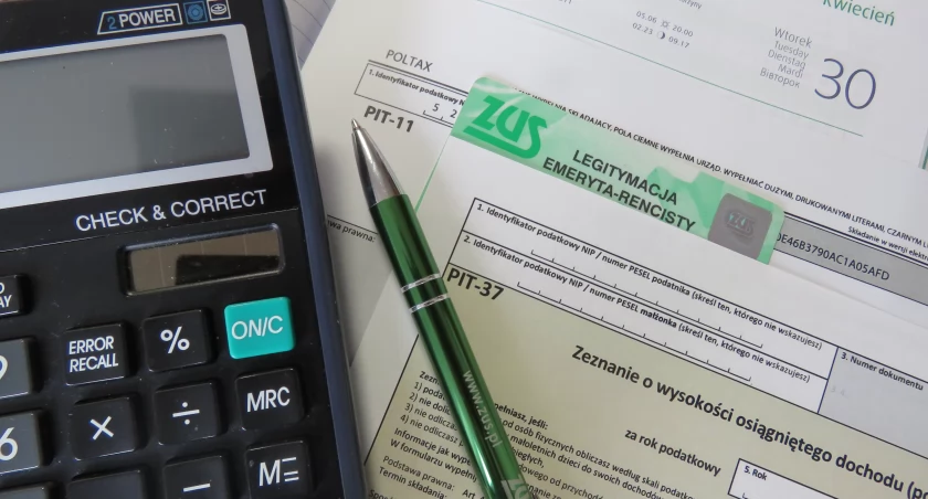Niektórzy emeryci i renciści muszą sami rozliczyć się z urzędem skarbowym 