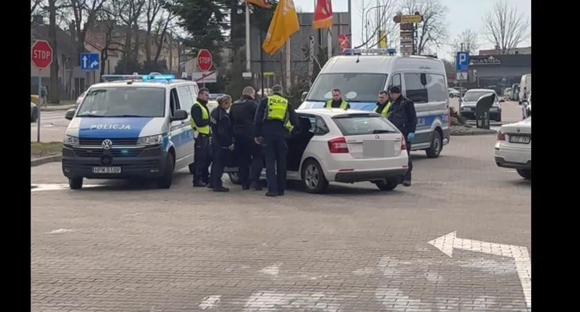 Zatrzymanie w centrum Łomży: Kradzież zakończono spektakularną akcją policji [VIDEO]
