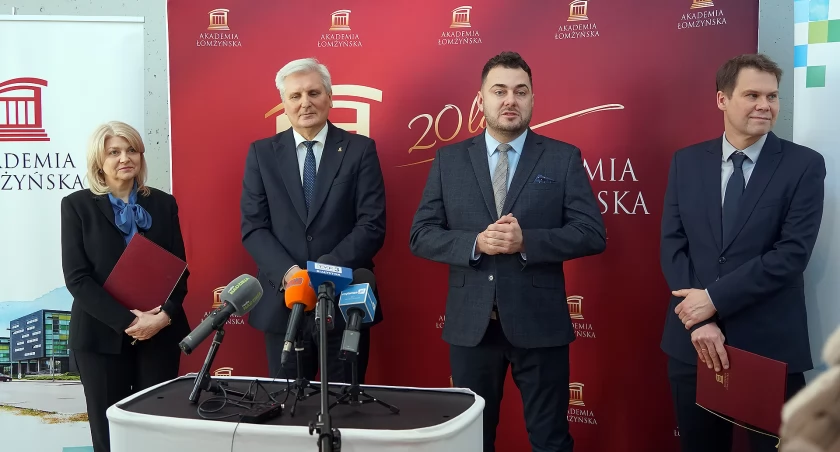 Jubileusz XX-lecia Akademii Łomżyńskiej. Dla najlepszych stypendia od prezydenta [VIDEO]