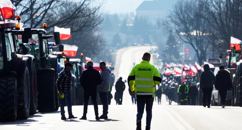 Organizator protestu potrącony na blokadzie w Marianowie