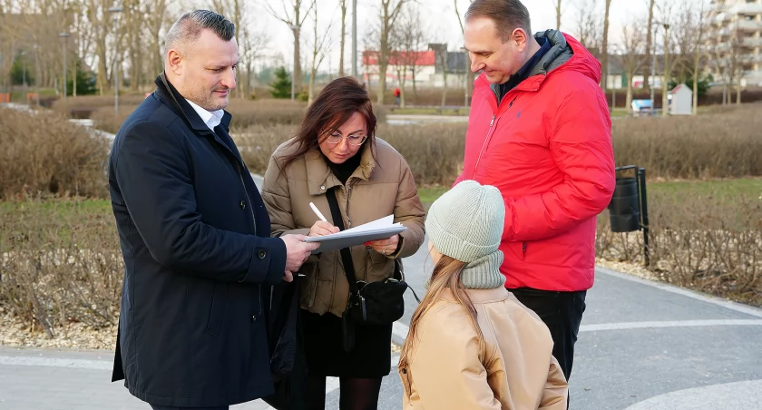 Na spacerze z kandydatem: Domasiewicz zbiera poparcie wśród łomżyniaków [FOTO i VIDEO]