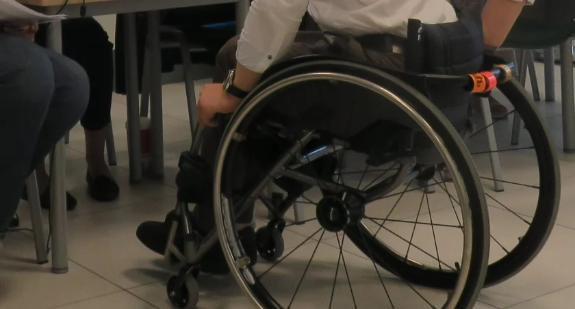 Od 1 marca więcej osób może skorzystać z 500 plus dla niesamodzielnych