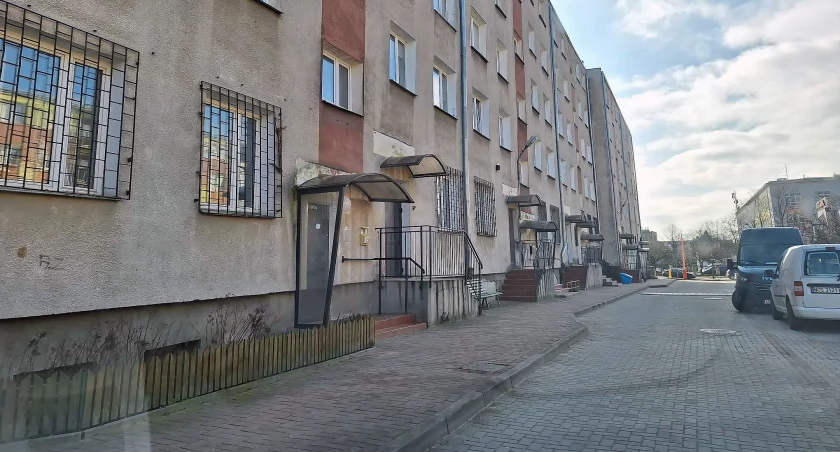 Nieoczekiwany bohater: Dostawca jedzenia ratuje seniora zamkniętego we własnym domu
