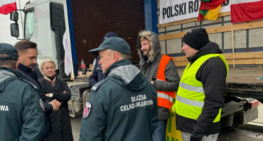 Rolnicy z powiatu łomżyńskiego pilnują kontroli transportu na granicy polsko-litewskiej
