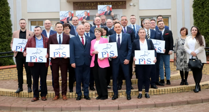 Prawo i Sprawiedliwość zaprezentowało kandydatów na radnych Łomży i poparło dotychczasowego prezydenta miasta [VIDEO i FOTO]