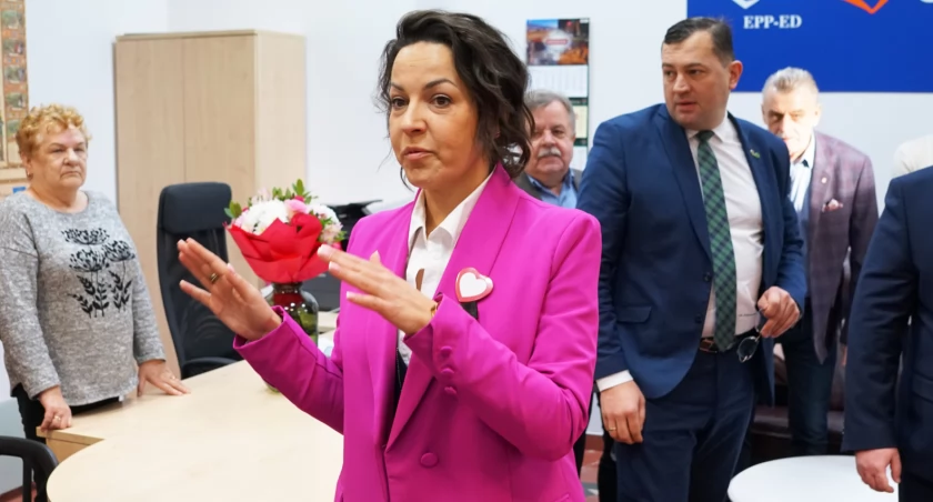 Dyżury doradcy w biurze poselskim Łepkowskiej-Gołaś. Ekspertka udziela rad na temat organizacji pozarządowych 