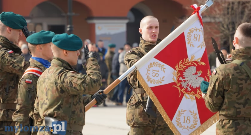 Przysięga żołnierzy dobrowolnej zasadniczej służby wojskowej w Łomży