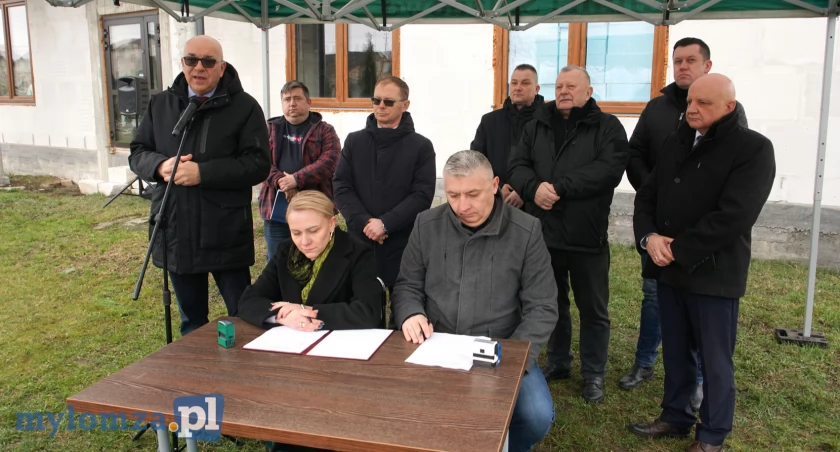 Rozbudowa dróg powiatowych: Trasa Śniadowo i Jakać Borki z umową [VIDEO]