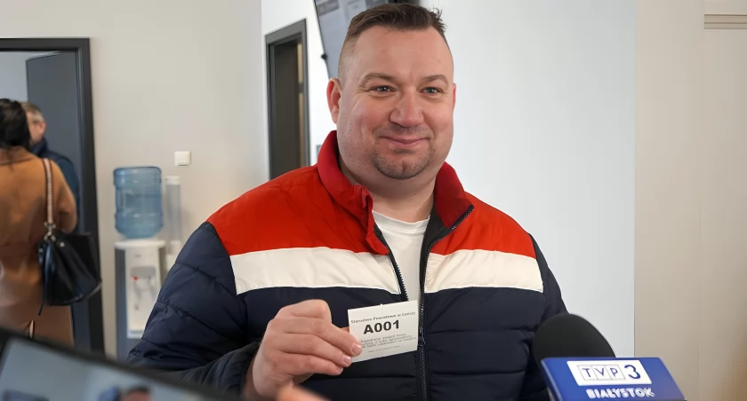 Starostwo Powiatowe w Łomży przeniosło Wydział Komunikacji. Więcej przestrzeni i komfortu dla petentów [VIDEO i FOTO]