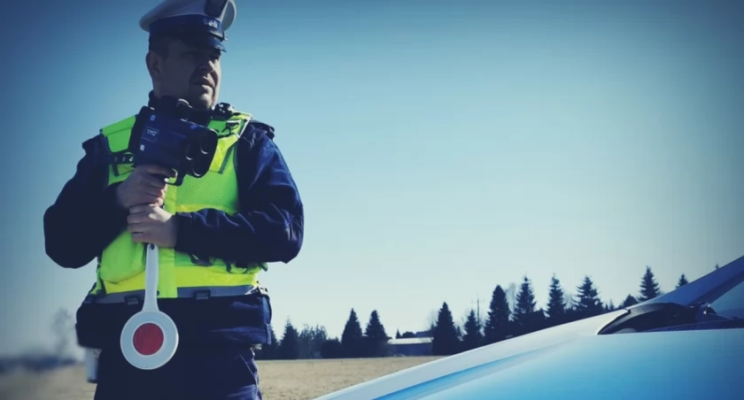 Łomżyńscy policjanci kontrolowali prędkość samochodów. 122 kierowców jechało zbyt szybko