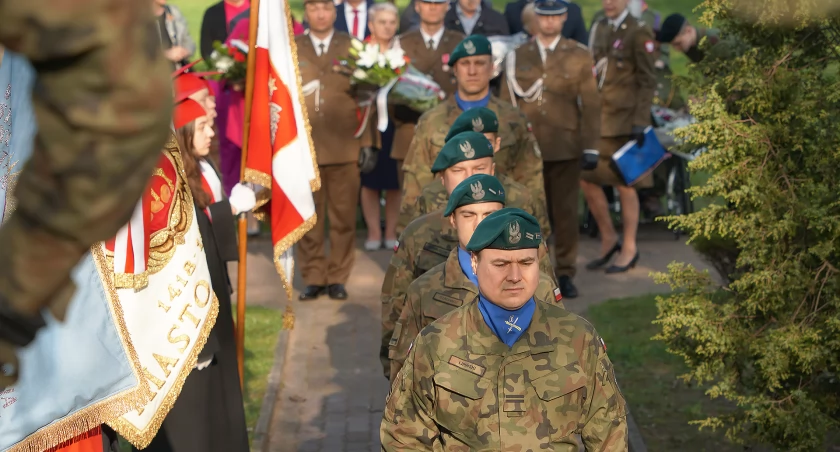 Trzy tragiczne rocznice upamiętniono dzisiaj w Łomży [FOTO]