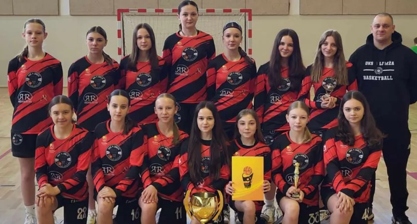 UKS 4 Łomża Mistrzem strefy Mazowiecko- Podlaskiej 