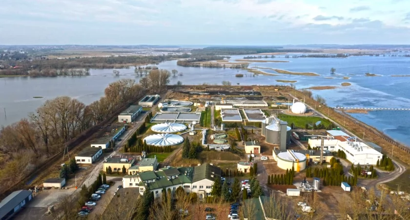 Rozbudowa oczyszczalni ścieków w Łomży. Jak technologia wpływa na zrównoważony rozwój miasta?